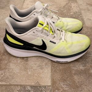 Nike Men's White and Yellow Athletic Shoes